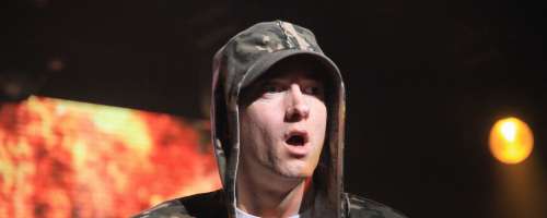Eminem med nastopajočimi na Super Bowlu
