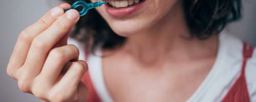 Rekordnih 1.100 strokovnjakov za ustno zdravje osvešča o pomenu zdravih dlesnih