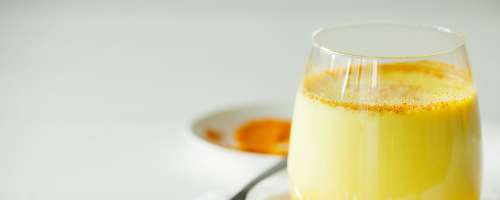 Ajurvedski recept za »zlato mleko«
