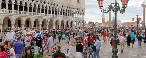 V Benetkah od junija prepoved za velike turistične skupine