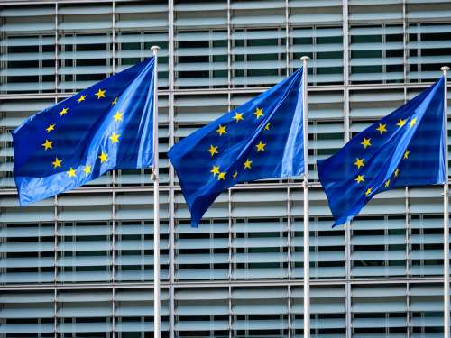 Evropski poslanci ob plači upravičeni do številnih ugodnosti