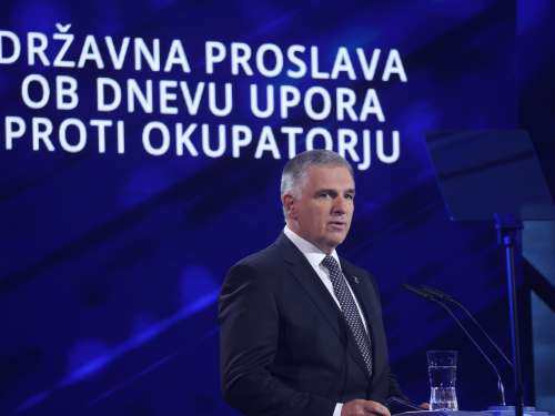 Foto: Slavnostni govornik Marko Lotrič: "Moramo prenehati z medsebojnimi obtoževanji, izključevanji in izrabo zgodovine za dnevne potrebe politike"