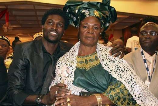 Adebayor in Alice