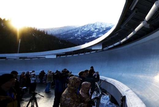cropped-dm-bobsleigh-sunset1