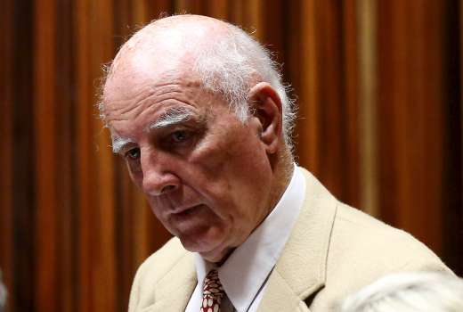 Bob Hewitt re
