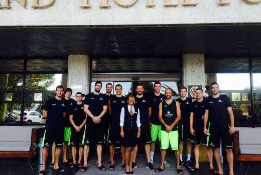 Člani slovenske košarkarska reprezentanca in Ana Kosmač iz hotelov Lifeclass