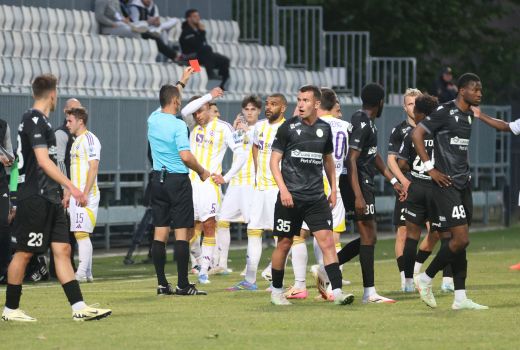 koper maribor soudani rdeč karton