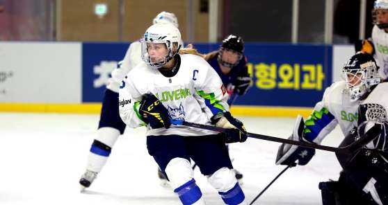 Ženska hokejska reprezentanca na SP s petimi novinkami