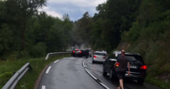 Črn dan za Dolenjsko: na cesti umrl 31-letni kolesar, v bolnici 16-letni motorist