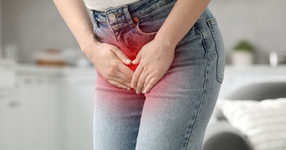 Zakaj so vnetja sečil poleti pogostejša – in kako jih preprečiti