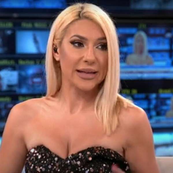 Voditeljica razkriva ...