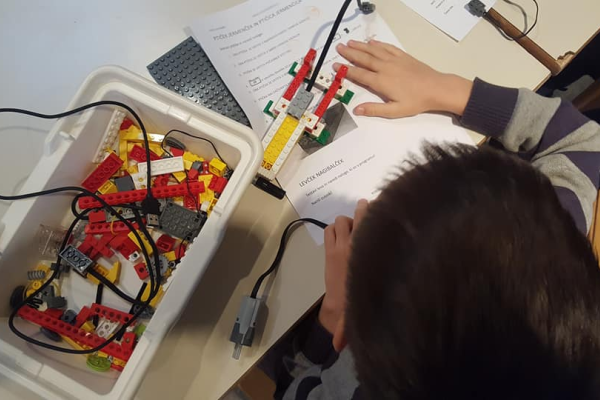 Lego robotika- Mali ustvarjalci