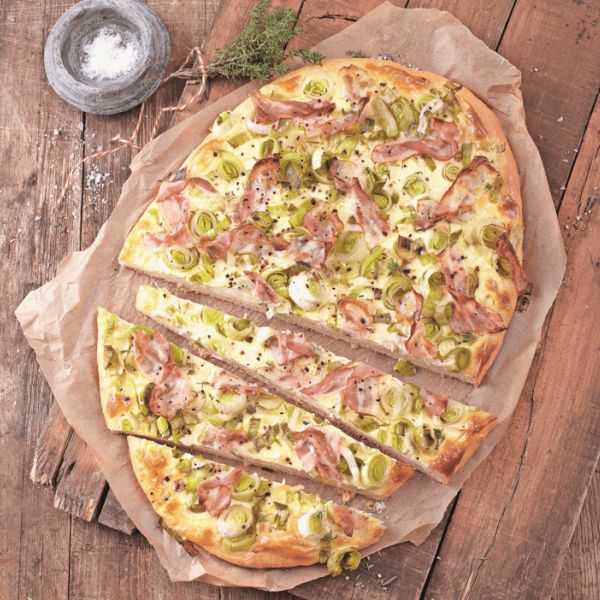 Flammkuchen, pogača s šunko in porom