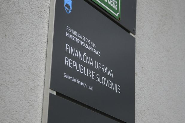 Prve odločbe že na pošti