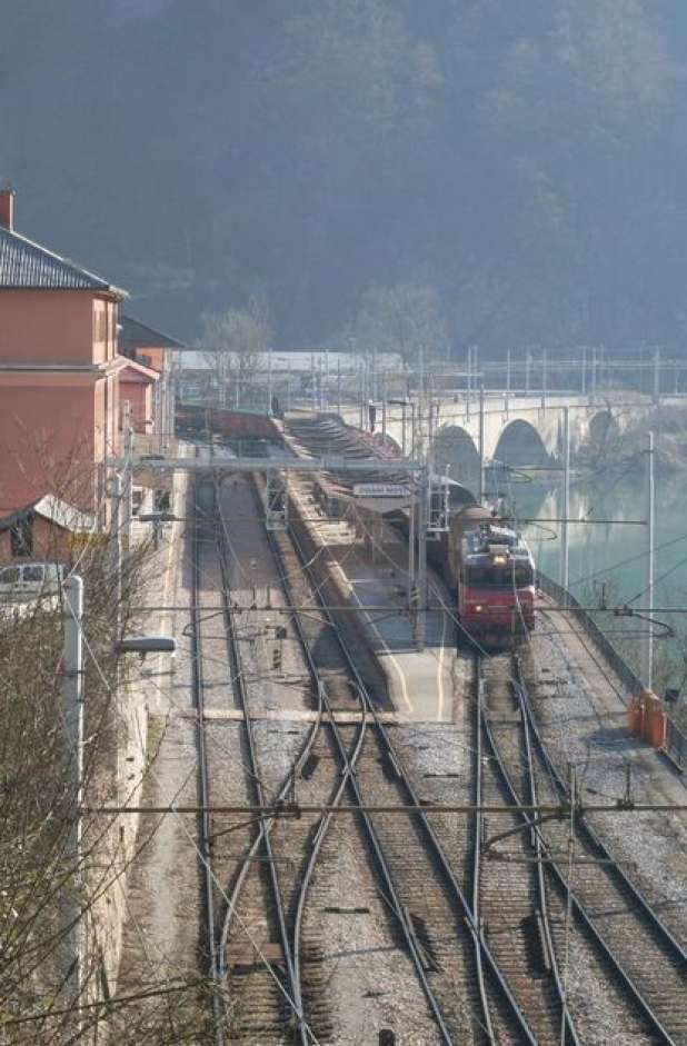 Pri Zidanem mostu iztiril vlak