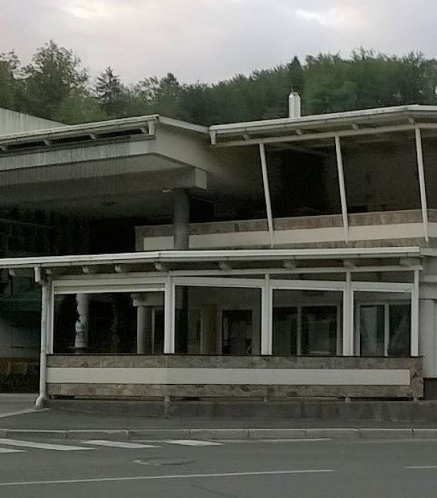 Bazen se kmalu odpre, najemnika še ni