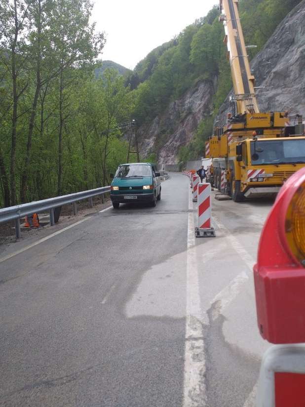 Vzpostavljen izmenični,enosmerni promet