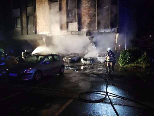 V Trbovljah zgorelo sedem vozil