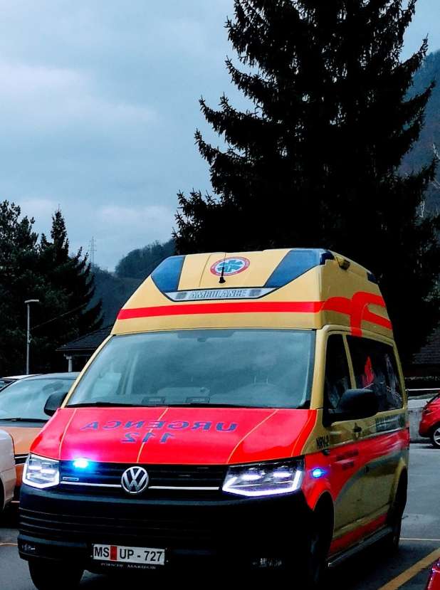 Hrastniški zdravstveni dom dobil novo reševalno vozilo