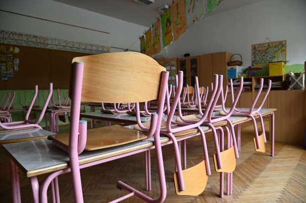 Bodo otroci prve triade sedli v šolske klopi?