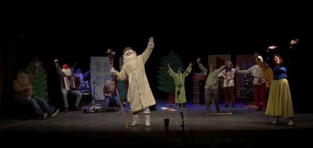 Super Dedek Mraz letos razveseljuje virtualno