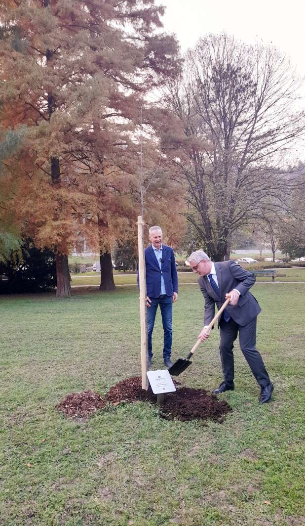 V Zdraviliškem parku minister zasadil prvo "drevo prihodnosti"!