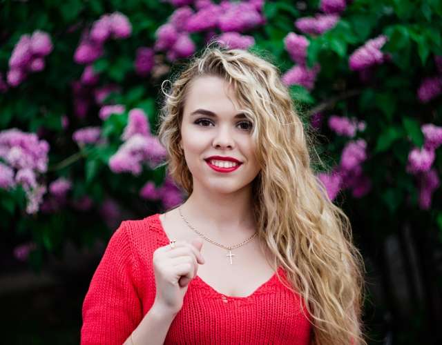 nasmeh ženska