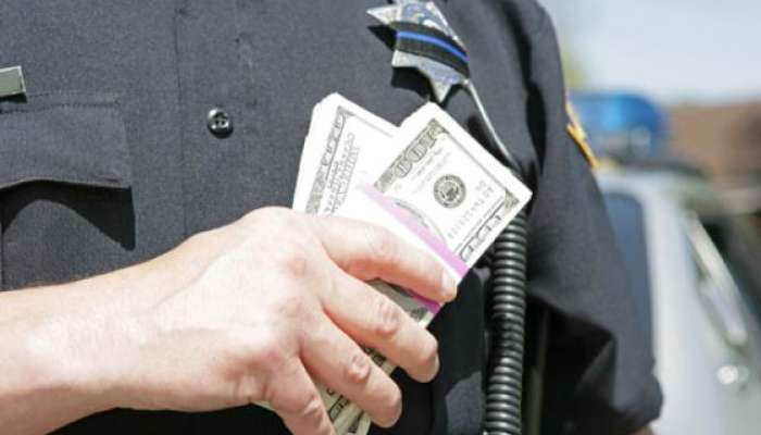 policist denar podkupnina