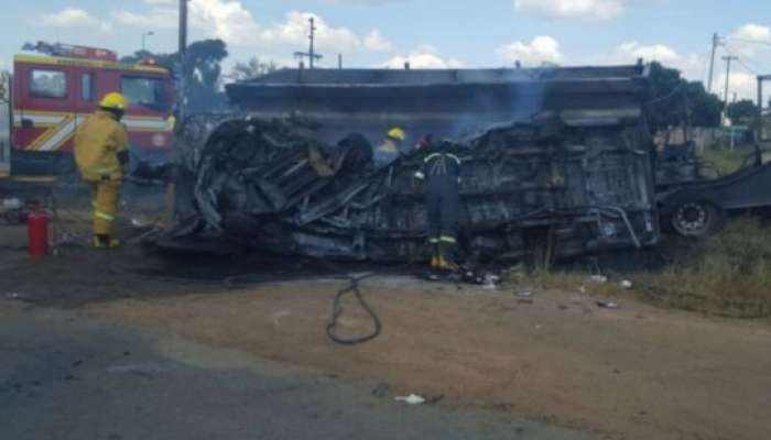 prometna nesreča, avtobus, razbitine, Pretoria, Južnoafriška republika