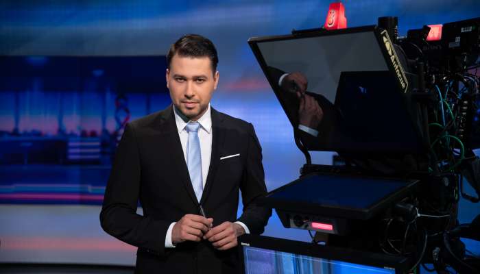 Pogovori o njegovem vodenju jutranjih poročil in oddaje Politično na RTV Slovenija že potekajo, kar