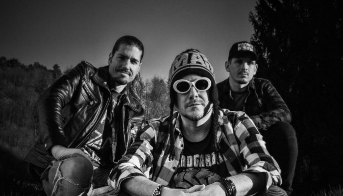 Zvok devetdesetih skozi današnji objektiv – NIRVANA SI s spoštovanjem poustvarjajo duh seattelske grunge scene