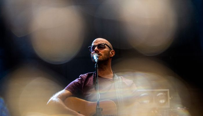 Rudi Bučar - Po skoraj petih letih se Rudi Bučar vrača z novo skladbo Lačn bluz,