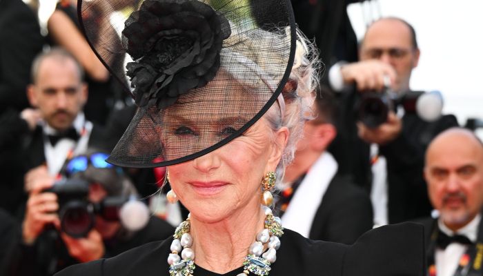 Cannes, Helen Mirren - Helen Mirren je šokirala z ogrlico narejeno iz več kot 400 karatov dra