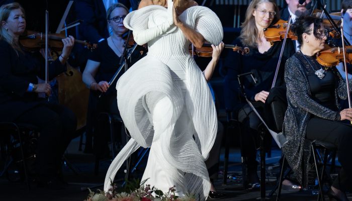 Helena Blagne - Navdušila je tudi z dih jemajočimi oblekami Matee Benedetti