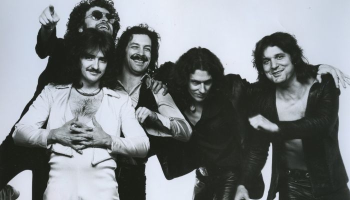 BOC leta 1977: z leve proti desni Donald \"Buck Dharma\" Roeser, Eric Bloom, Albert Bouchard, Allen La