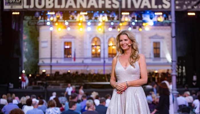 Večer pod zvezdami bo povezoval Jurij Zrnec, ob njem pa bo občinstvo nagovorila tudi Bernarda Žarn