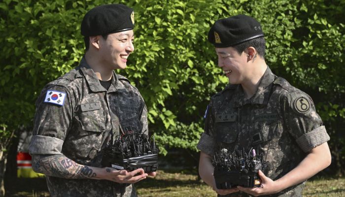 BTS, Jungkook, Jimin - Kitajska oboževalka je nekaj ur po tem, ko sta Jungkook in Jimin zapustila vo