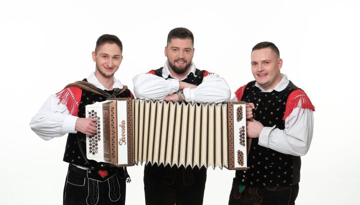Njihovo poslanstvo je preprosto: deliti čustva, iskrenost in pristno veselje z ljudmi po vsej Sloven