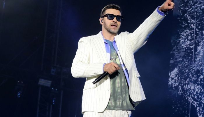Justin Timberlake - Na družbenih omrežjih je z oboževalci delil, da se je med turnejo boril z lymsko