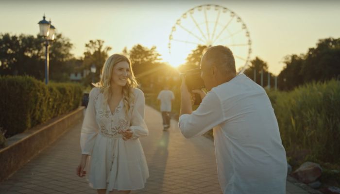 Video skupaj s pesmijo ponuja tako estetski kot tudi čustven vtis, kar še dodatno poglobi sporočilo
