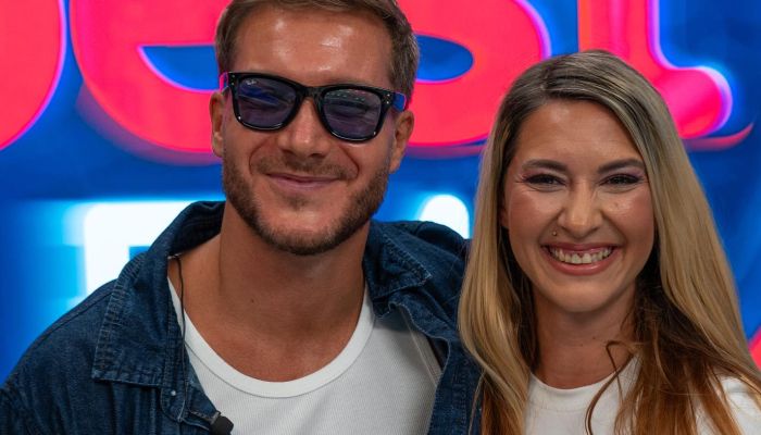 Saša in Neva sta v oddaji sproščeno klepetala in se kasneje vsa zadovoljna nasmejala za fotografa