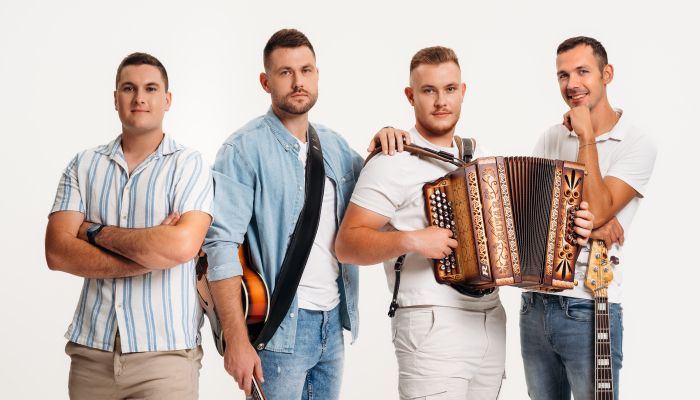 Domača scena je bogatejša za nov ansambel. Tukaj so Barabini