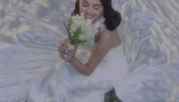 Selena Gomez - Njenih 417 milijonov sledilcev na Instagramu je bilo navdušenih nad poročno obleko