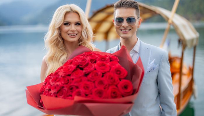Damjan jo je pričakal s 50 vrtnicami, simbolom vsakega leta njenega leta in simbolom ljubezni