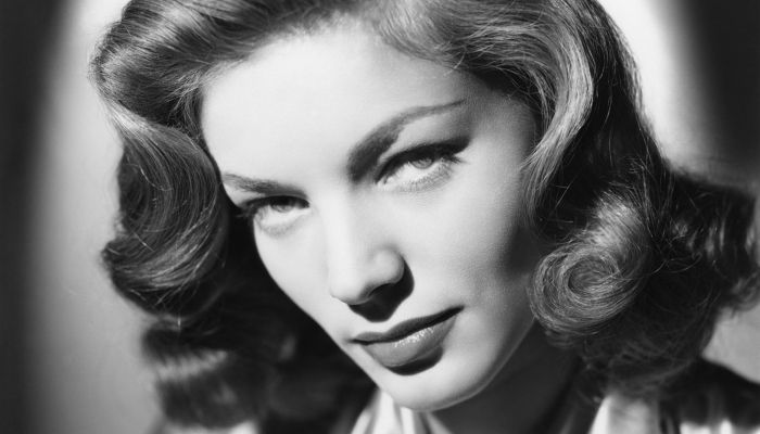 Lauren Bacall je šepetala z ognjenim glasom in znala občinstvo dobesedno zamrzniti s pogledom
