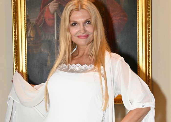 Helena Blagne pozabila na levi profil?