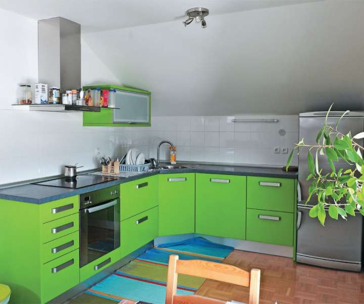 Kuhinji je posvetil največ pozornosti. Naročil jo je v posebnem odtenku zelene barve.