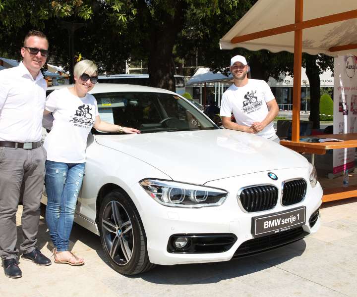 Na stojnici podjetja Akto Aktiv je potekala nagradna igra, v kateri so se obiskovalci lahko potegovali za cel vikend v družbi prekrasnega BMW serije 1.