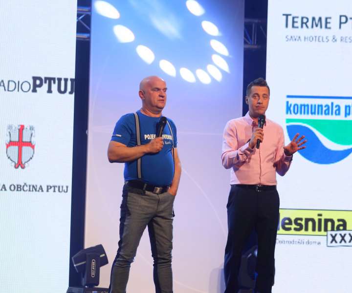 Voditelj finalne prireditve Domen Hren (desno) je skrbel za odlično vzdušje na odru, Dalibor Bedenik pa za odlično vzdušje v dvorani.