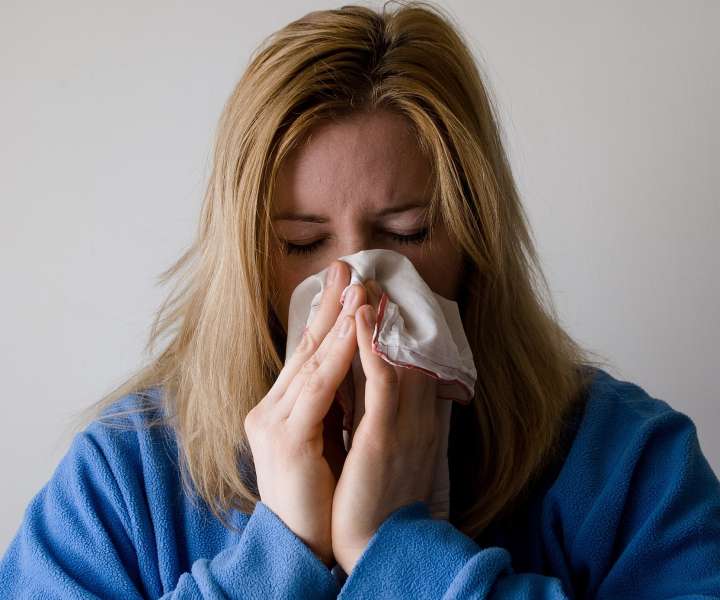 sezona gripe v Sloveniji največkrat prične v drugi polovici decembra, največ zbolelih pa je proti koncu januarja in v prvi polovici februarja.